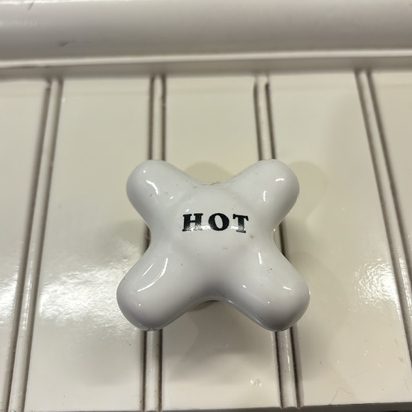 Bath Farmhouse Shelf Distressed Vintage Hot & Cold Faucet Knobs Final Sa… - Picture 3 of 9